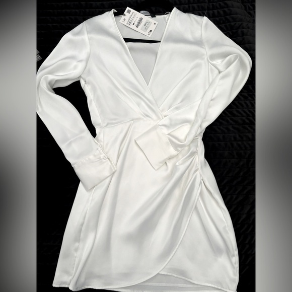 Satin white wrap dress - Picture 3 of 3